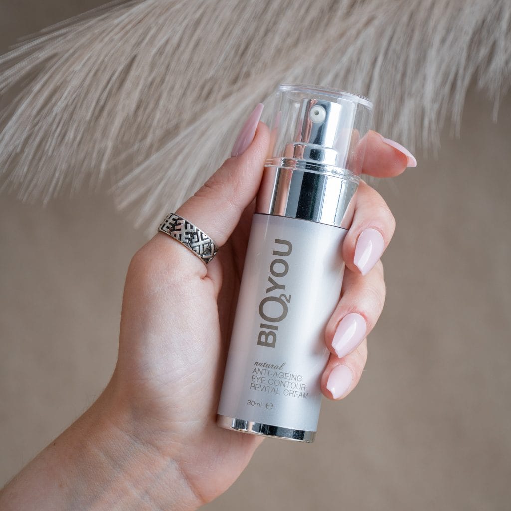 Dabīgs atjaunojošs krēms ādai ap acīm